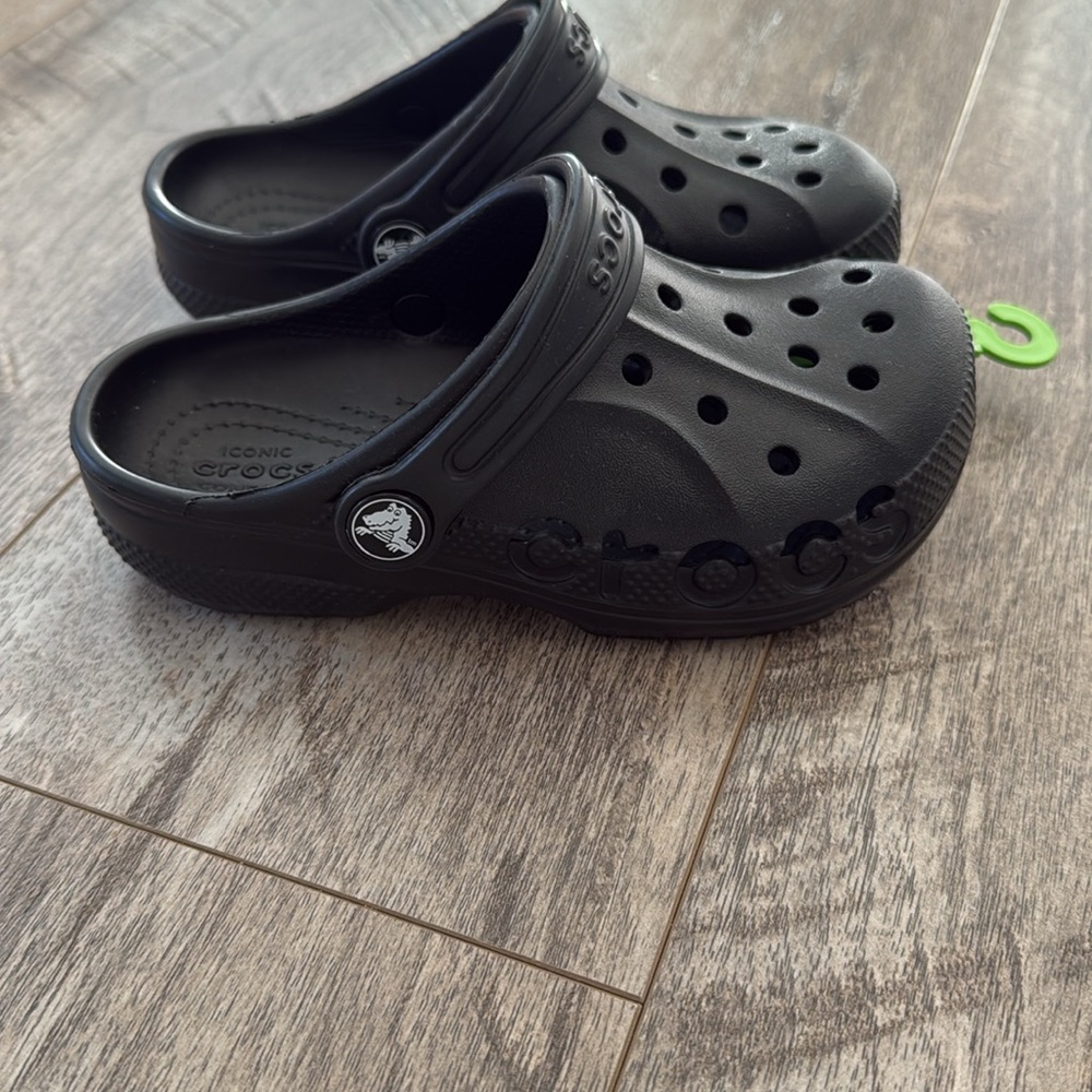 NWT Little Kids crocs size 11